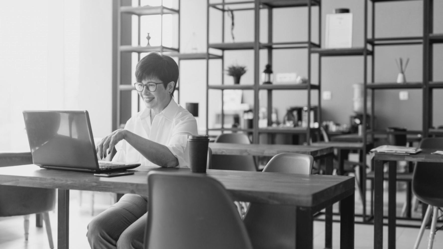 Espace de travail collaboratif neriqalite avec documents financiers et analyses